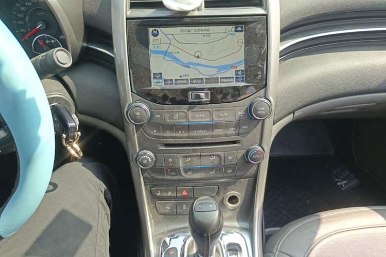 Used Chevrolet Malibu 2014 2.0L Automatic Luxury Edition Audio And AC Panel