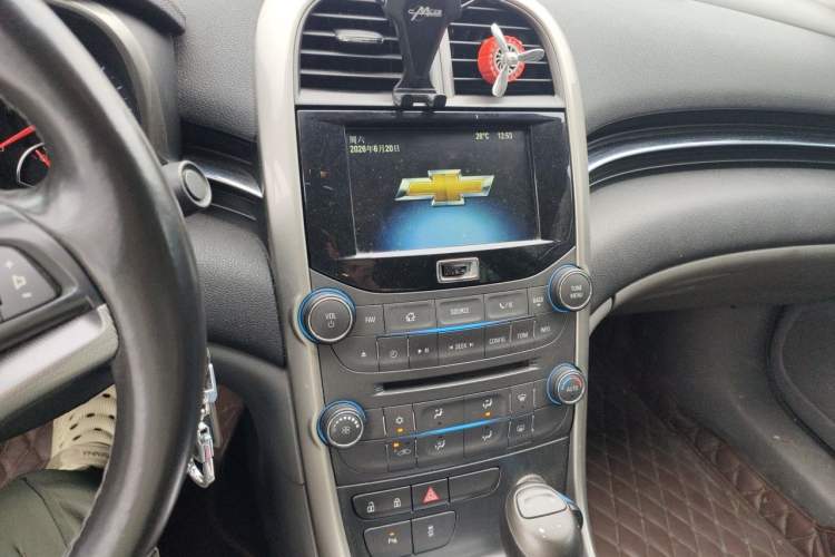 Used Chevrolet Malibu 2014 2.0L Automatic Luxury Edition Audio And AC Panel