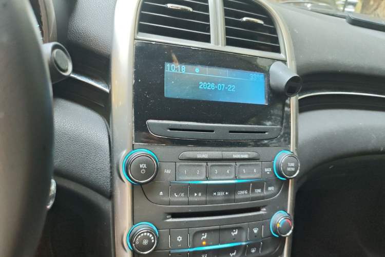 Used Chevrolet Malibu 2014 1.6T Automatic Comfort Edition Audio And AC Panel
