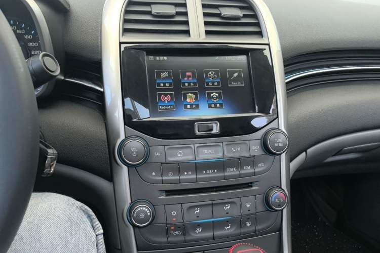 Used Chevrolet Malibu 2014 2.0L Automatic Luxury Edition Audio And AC Panel