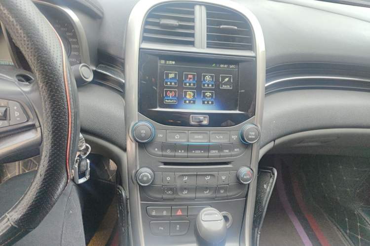 Used Chevrolet Malibu 2014 2.0L Automatic Luxury Edition Audio And AC Panel