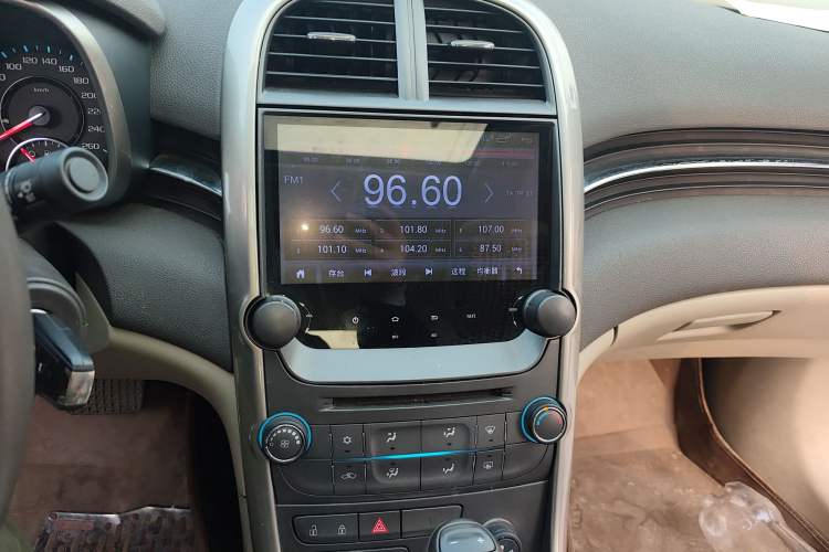 Used Chevrolet Malibu 2014 2.0L Automatic Comfort Edition Audio And AC Panel