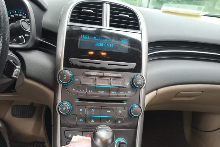 Used Chevrolet Malibu 2014 2.0L Automatic Comfort Edition Audio And AC Panel
