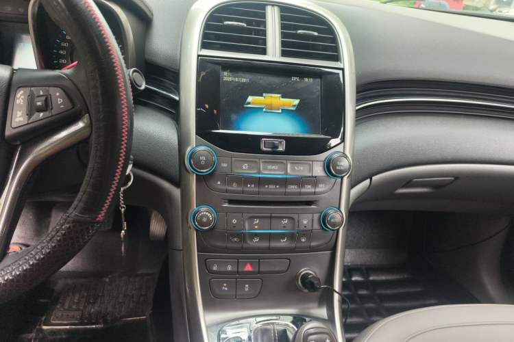 Used Chevrolet Malibu 2014 2.0L Automatic Luxury Edition Audio And AC Panel