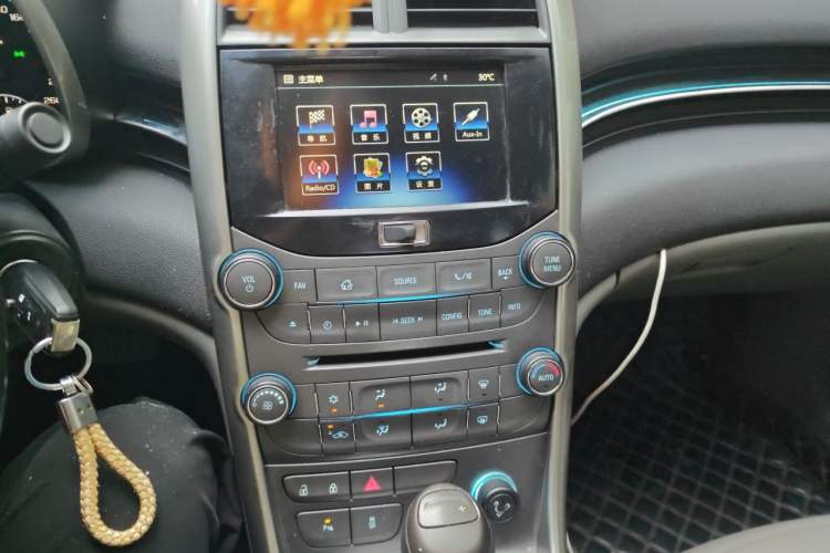 Used Chevrolet Malibu 2014 2.0L Automatic Luxury Edition Audio And AC Panel