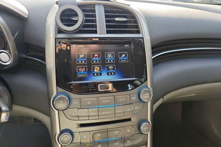 Used Chevrolet Malibu 2014 2.0L Automatic Luxury Edition Audio And AC Panel