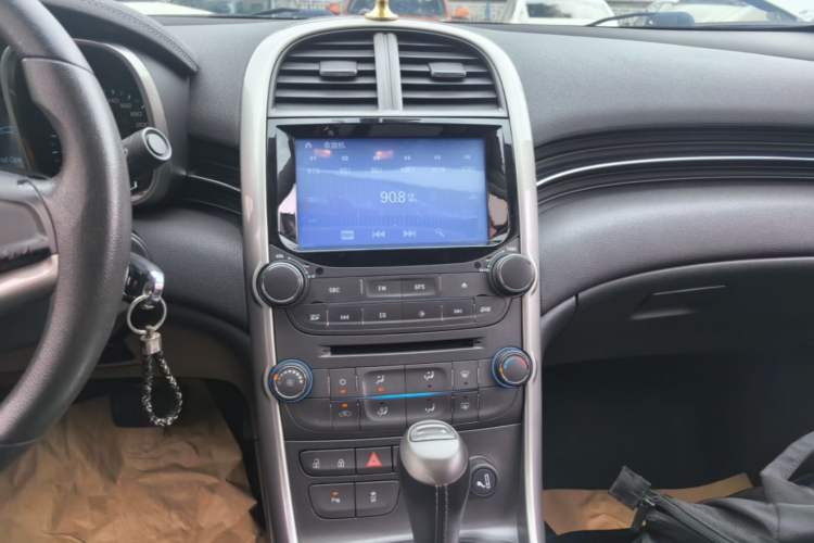 Used Chevrolet Malibu 2014 1.6T Automatic Comfort Edition Audio And AC Panel
