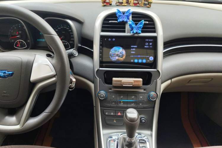 Used Chevrolet Malibu 2014 2.0L Automatic Comfort Edition Audio And AC Panel