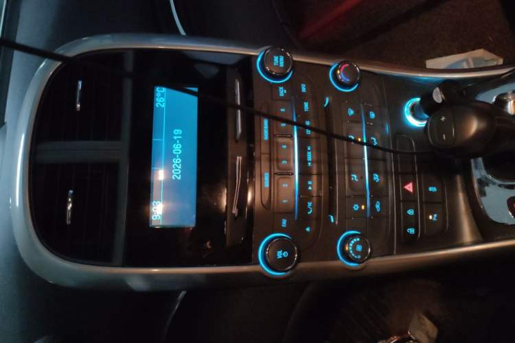 Used Chevrolet Malibu 2014 1.6T Automatic Comfort Edition Audio And AC Panel