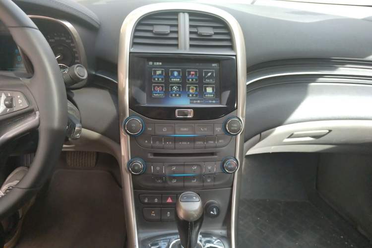 Used Chevrolet Malibu 2014 2.0L Automatic Luxury Edition Audio And AC Panel
