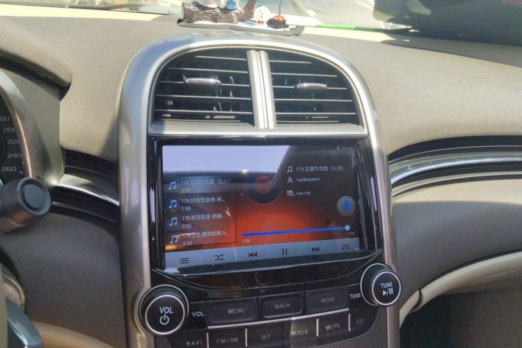 Used Chevrolet Malibu 2014 2.0L Automatic Comfort Edition Audio And AC Panel