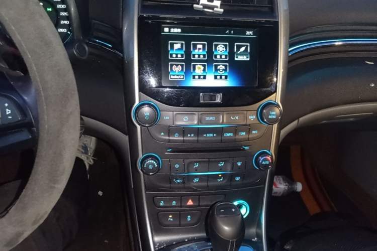 Used Chevrolet Malibu 2014 2.0L Automatic Luxury Edition Audio And AC Panel