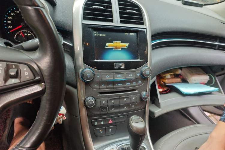Used Chevrolet Malibu 2014 2.0L Automatic Luxury Edition Audio And AC Panel