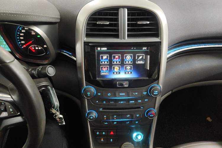 Used Chevrolet Malibu 2014 2.0L Automatic Luxury Edition Audio And AC Panel