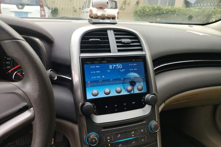 Used Chevrolet Malibu 2014 2.0L Automatic Comfort Edition Audio And AC Panel