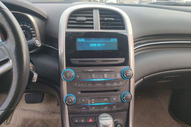 Used Chevrolet Malibu 2014 1.6T Automatic Comfort Edition Audio And AC Panel