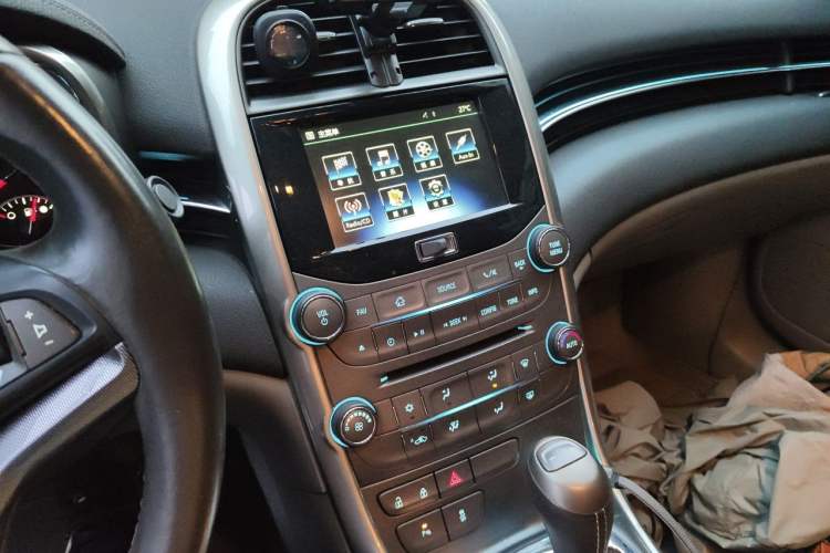 Used Chevrolet Malibu 2014 2.0L Automatic Luxury Edition Audio And AC Panel