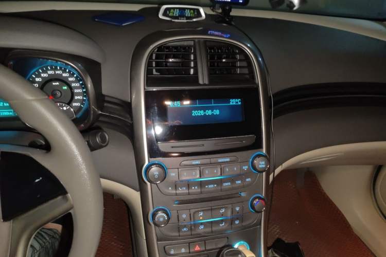 Used Chevrolet Malibu 2014 2.0L Automatic Comfort Edition Audio And AC Panel