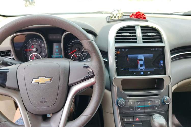 Used Chevrolet Malibu 2014 2.0L Automatic Comfort Edition Center Console