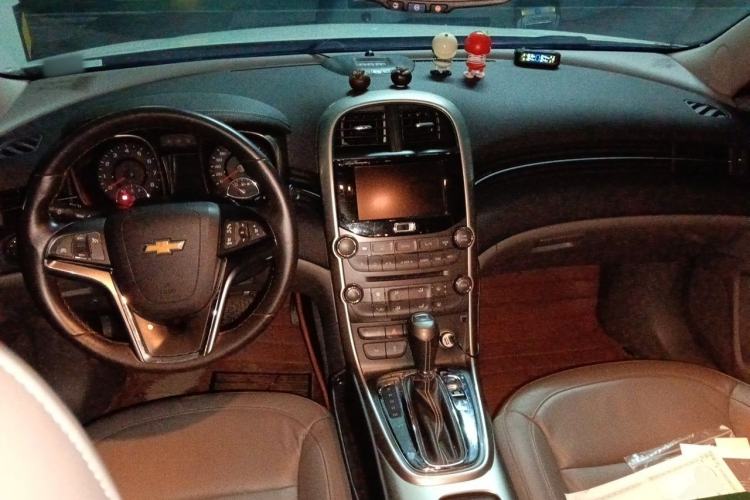 Used Chevrolet Malibu 2014 2.0L Automatic Luxury Edition Center Console