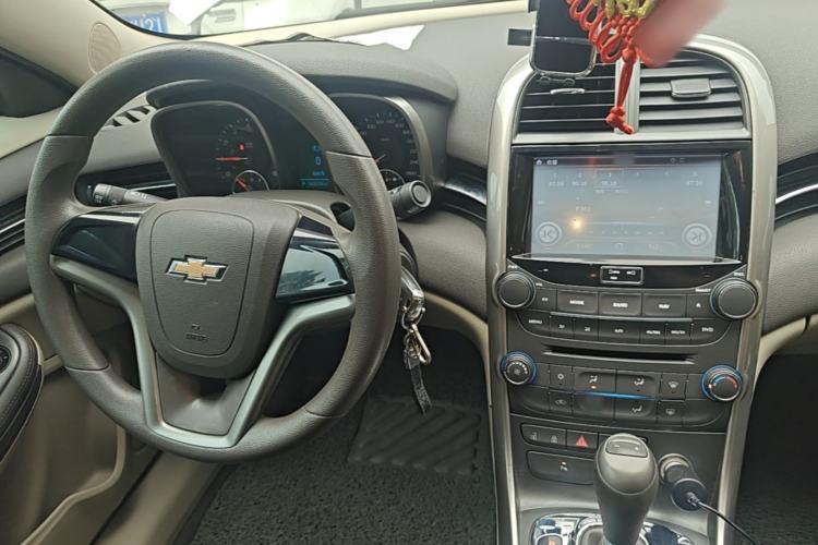 Used Chevrolet Malibu 2014 2.0L Automatic Comfort Edition Center Console