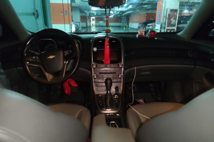 Used Chevrolet Malibu 2014 2.0L Automatic Luxury Edition Center Console