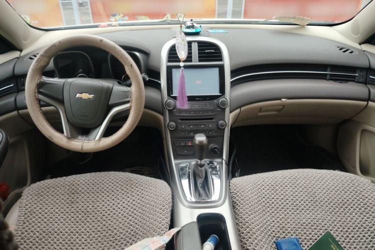 Used Chevrolet Malibu 2014 2.0L Automatic Comfort Edition Center Console