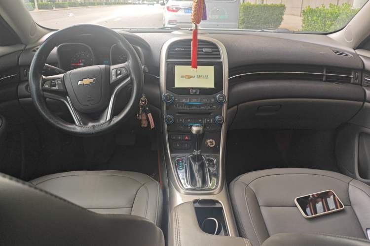 Used Chevrolet Malibu 2014 2.0L Automatic Luxury Edition Center Console