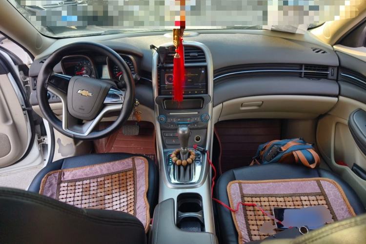 Used Chevrolet Malibu 2014 2.0L Automatic Comfort Edition Center Console