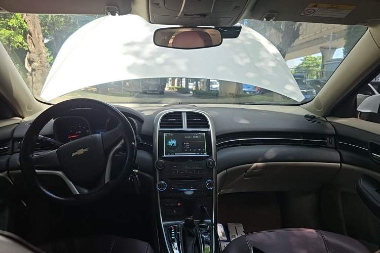 Used Chevrolet Malibu 2014 2.0L Automatic Comfort Edition Center Console