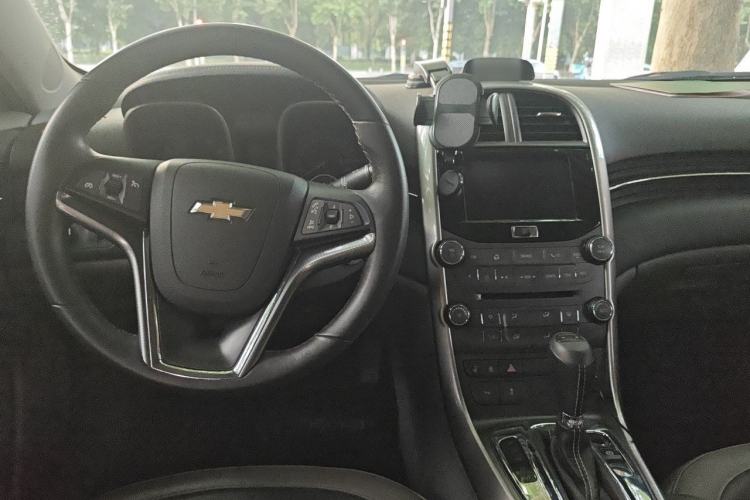 Used Chevrolet Malibu 2014 2.4L Automatic Luxury Edition Center Console