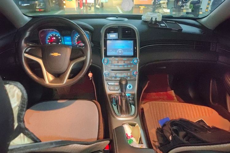 Used Chevrolet Malibu 2014 1.6T Automatic Comfort Edition Center Console