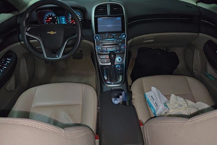 Used Chevrolet Malibu 2014 2.0L Automatic Comfort Edition Center Console