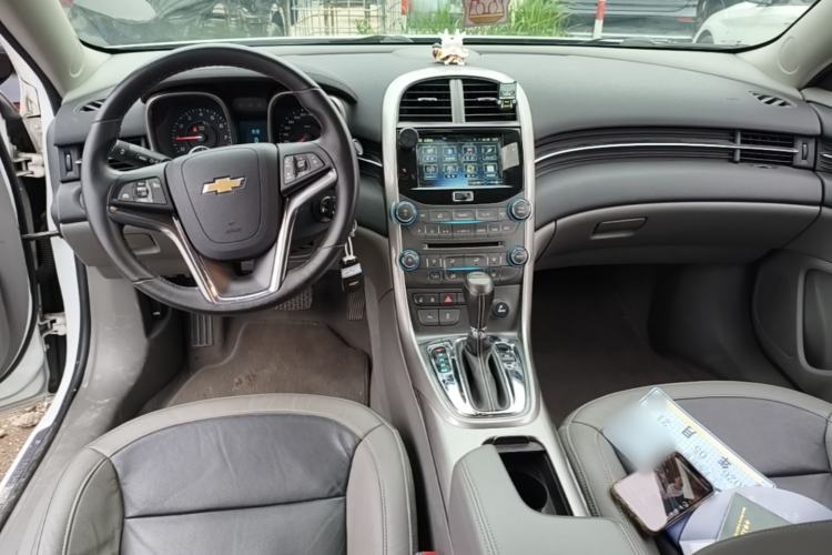 Used Chevrolet Malibu 2014 2.0L Automatic Luxury Edition Center Console