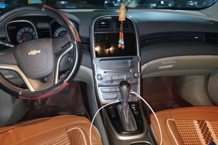 Used Chevrolet Malibu 2014 2.0L Automatic Comfort Edition Center Console