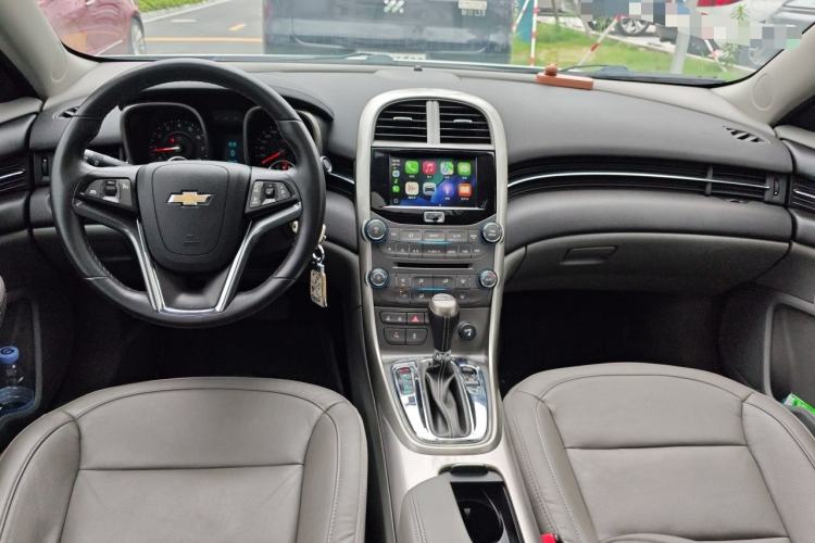 Used Chevrolet Malibu 2014 2.0L Automatic Luxury Edition Center Console