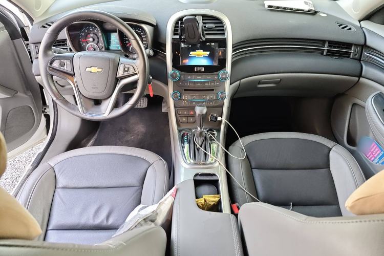 Used Chevrolet Malibu 2014 2.0L Automatic Luxury Edition Center Console