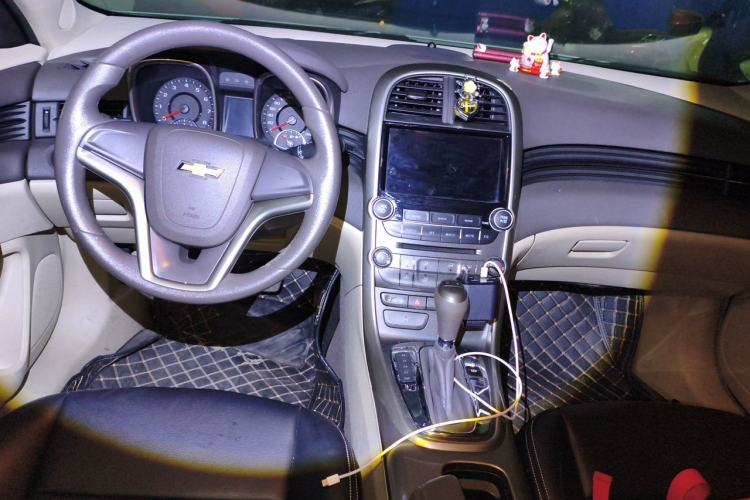 Used Chevrolet Malibu 2014 2.0L Automatic Comfort Edition Center Console