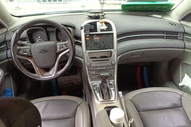 Used Chevrolet Malibu 2014 2.0L Automatic Luxury Edition Center Console