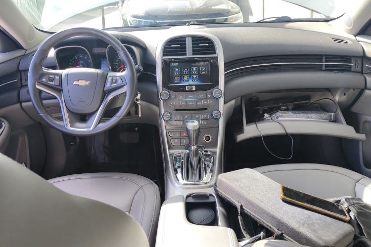 Used Chevrolet Malibu 2014 2.0L Automatic Luxury Edition Center Console