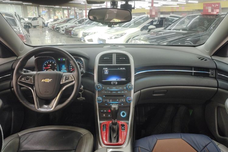Used Chevrolet Malibu 2014 2.0L Automatic Luxury Edition Center Console