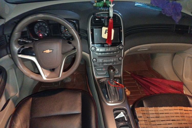 Used Chevrolet Malibu 2014 2.0L Automatic Comfort Edition Center Console