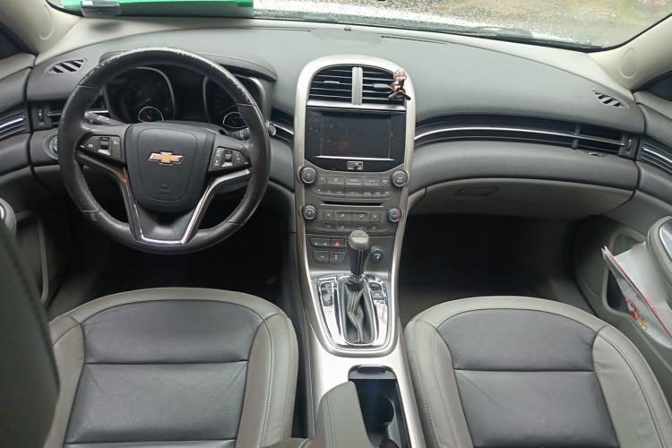 Used Chevrolet Malibu 2014 2.0L Automatic Luxury Edition Center Console