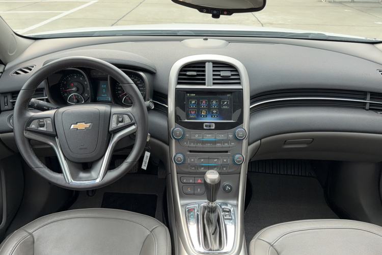 Used Chevrolet Malibu 2014 2.0L Automatic Luxury Edition Center Console