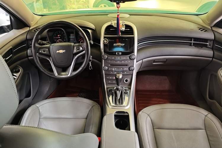 Used Chevrolet Malibu 2014 2.0L Automatic Luxury Edition Center Console