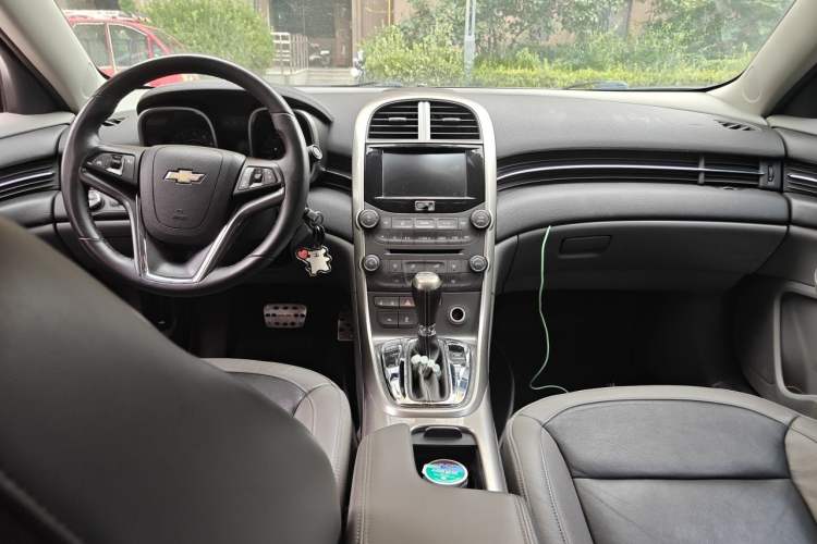 Used Chevrolet Malibu 2014 2.4L Automatic Luxury Edition Center Console