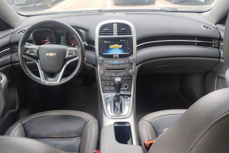 Used Chevrolet Malibu 2014 2.0L Automatic Luxury Edition Center Console