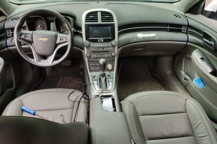 Used Chevrolet Malibu 2014 2.0L Automatic Luxury Edition Center Console