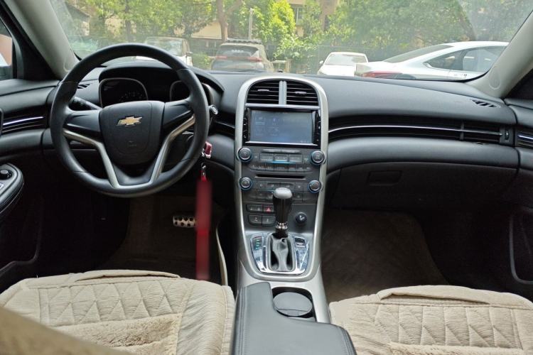 Used Chevrolet Malibu 2014 1.6T Automatic Comfort Edition Center Console