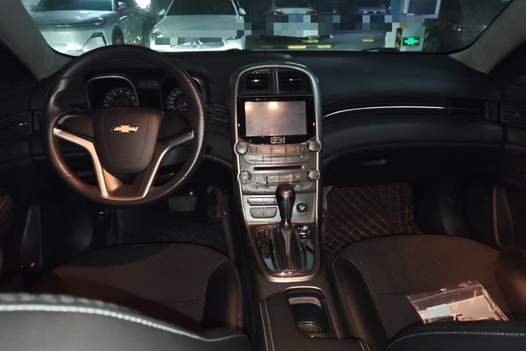 Used Chevrolet Malibu 2014 1.6T Automatic Comfort Edition Center Console